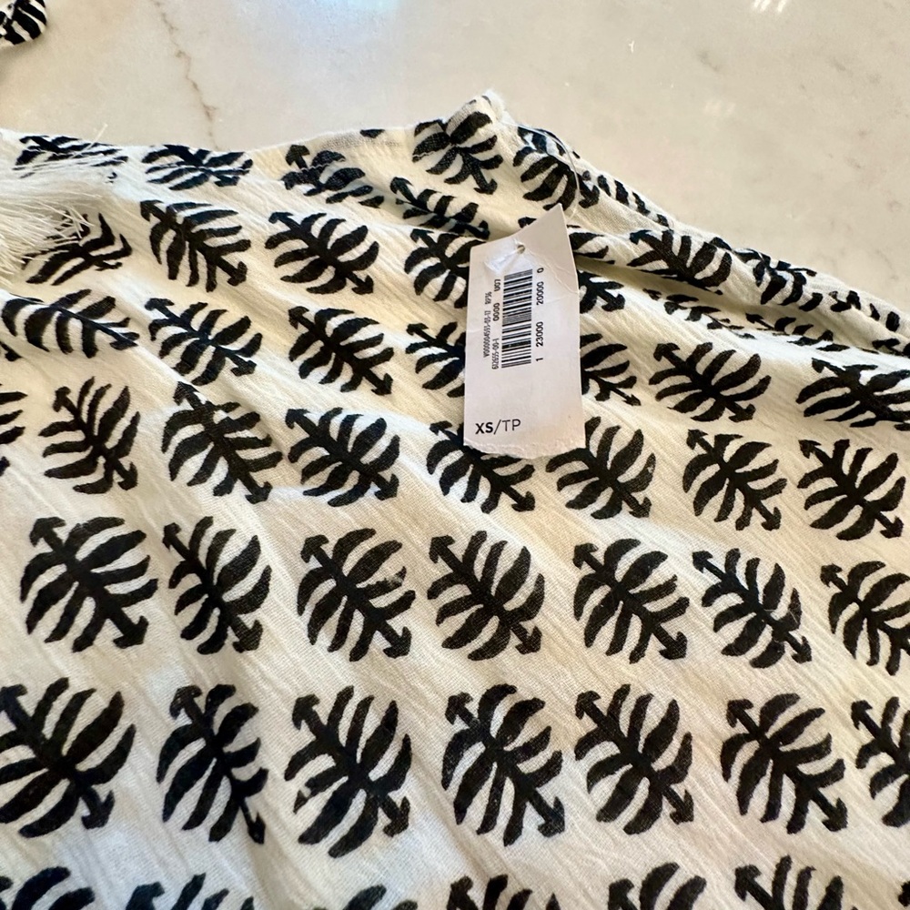 Old Navy Black and White Chemise with Geometric Pattern - Picture 6 of 6